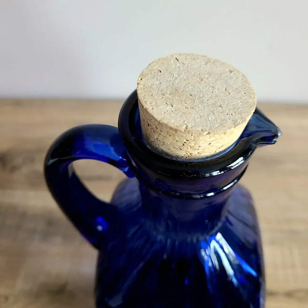 Cobalt blue ribbed glass bottle/jar/decanter with cork stopper. - Picture 6 of 12
